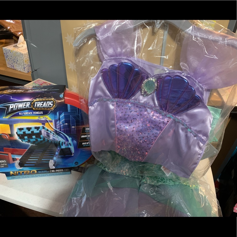Disney dress up +bonus toy